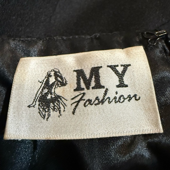 Elegant Black Embellished Evening Dress - Picture 9 of 16